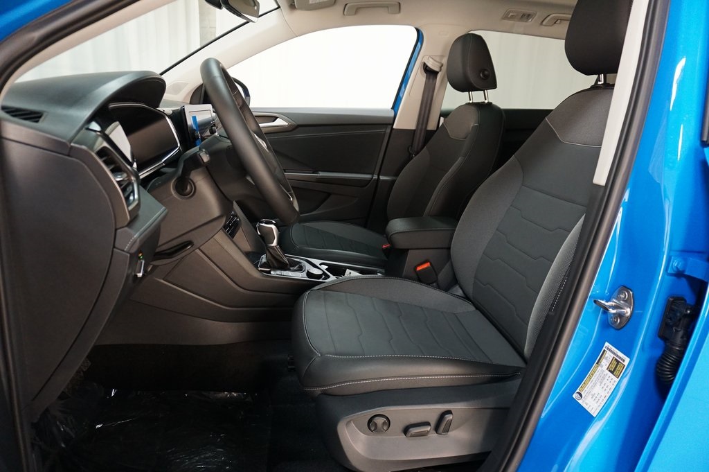 2025 Volkswagen Taos SE photo 9