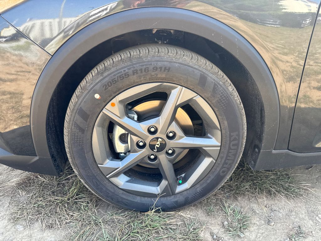 2025 Kia K4 LXS photo 9