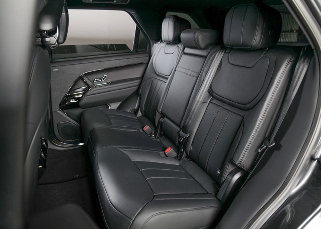 2025 Land Rover Range Rover Sport SE photo 5