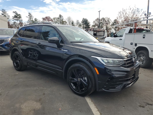 2024 Volkswagen Tiguan SE R-Line Black photo 3
