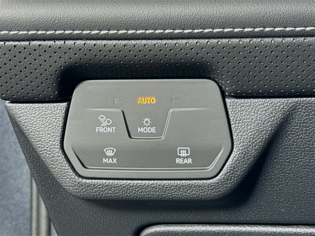 2025 Volkswagen Atlas Cross Sport SEL Premium R-Line photo 35
