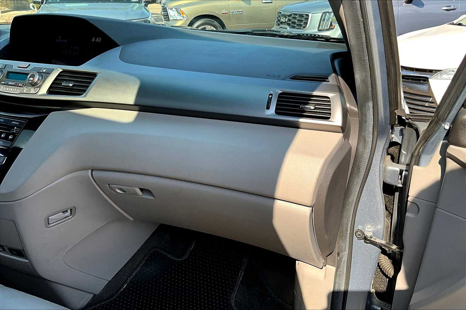 2012 Honda Odyssey EX-L photo 17