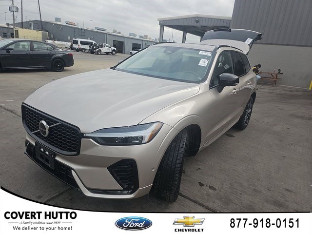 2025 Volvo XC60 Plus's photo