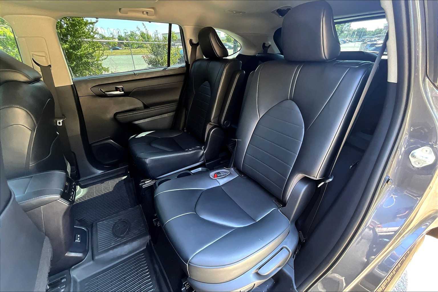 2023 Toyota Highlander XLE photo 19
