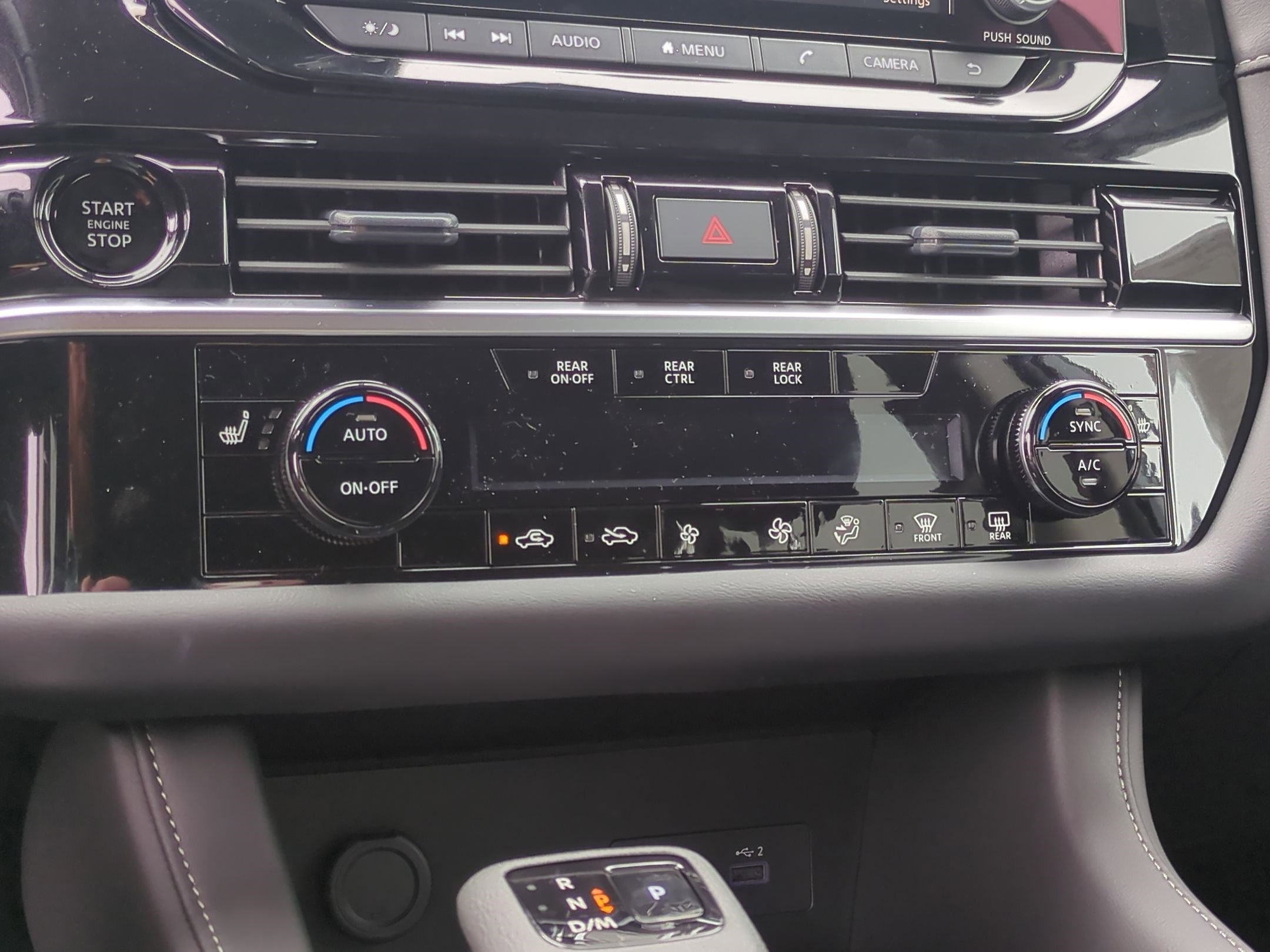 2025 Nissan Pathfinder SV photo 9