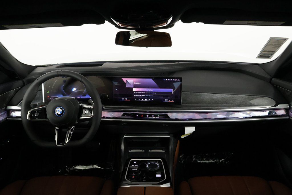 2026 Bmw 750e photo 4