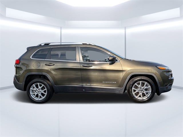 2015 Jeep Cherokee Latitude photo 2