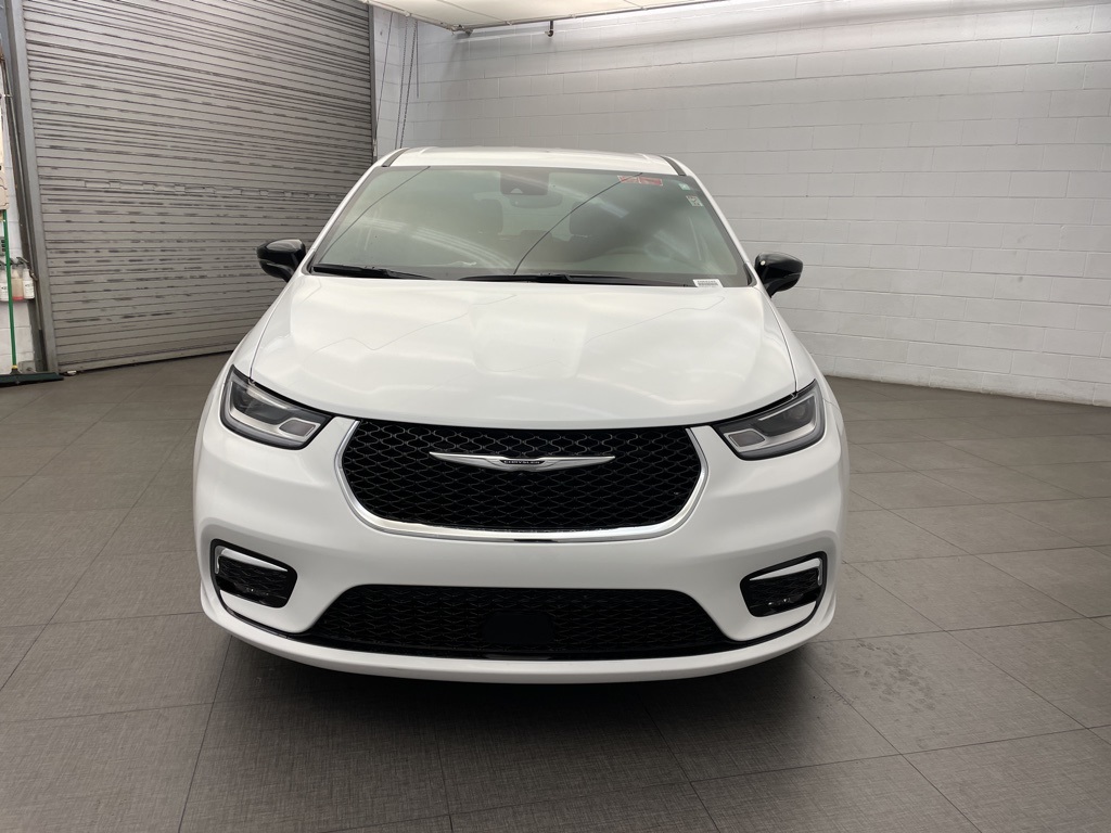 2026 Chrysler Pacifica photo 5
