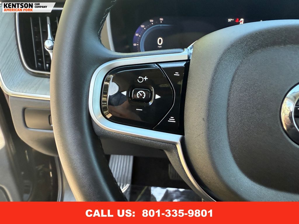 2025 Volvo XC60 B5 Plus photo 19