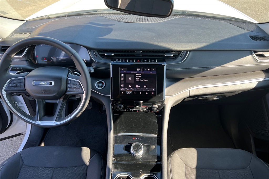 2023 Jeep Grand Cherokee Laredo photo 15