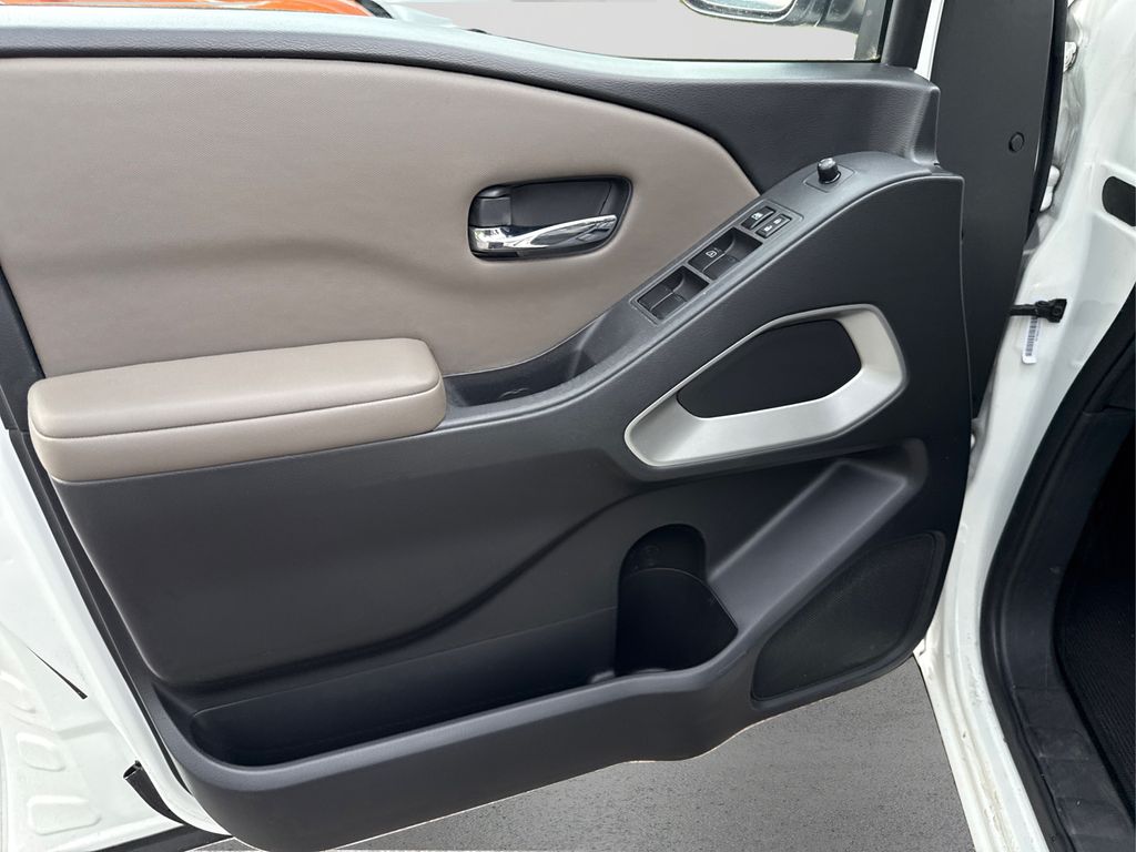 2022 Nissan Frontier SV photo 19