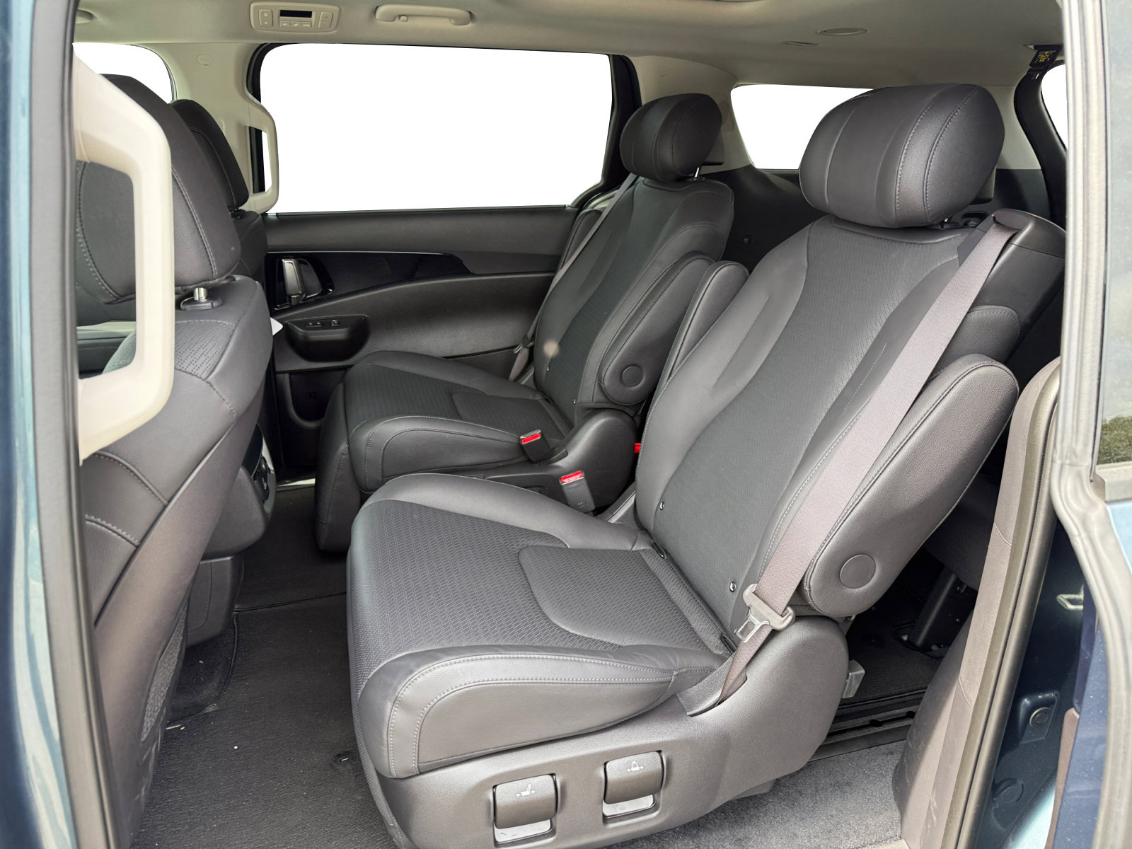 2025 Kia Carnival SX Prestige photo 16