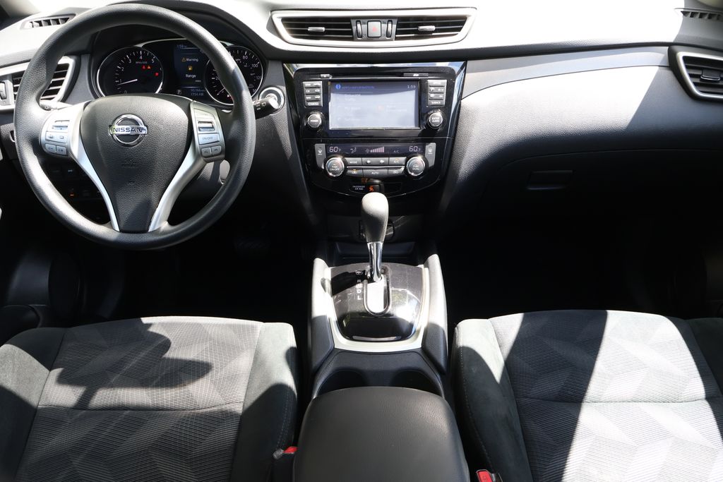 2016 Nissan Rogue SV photo 12