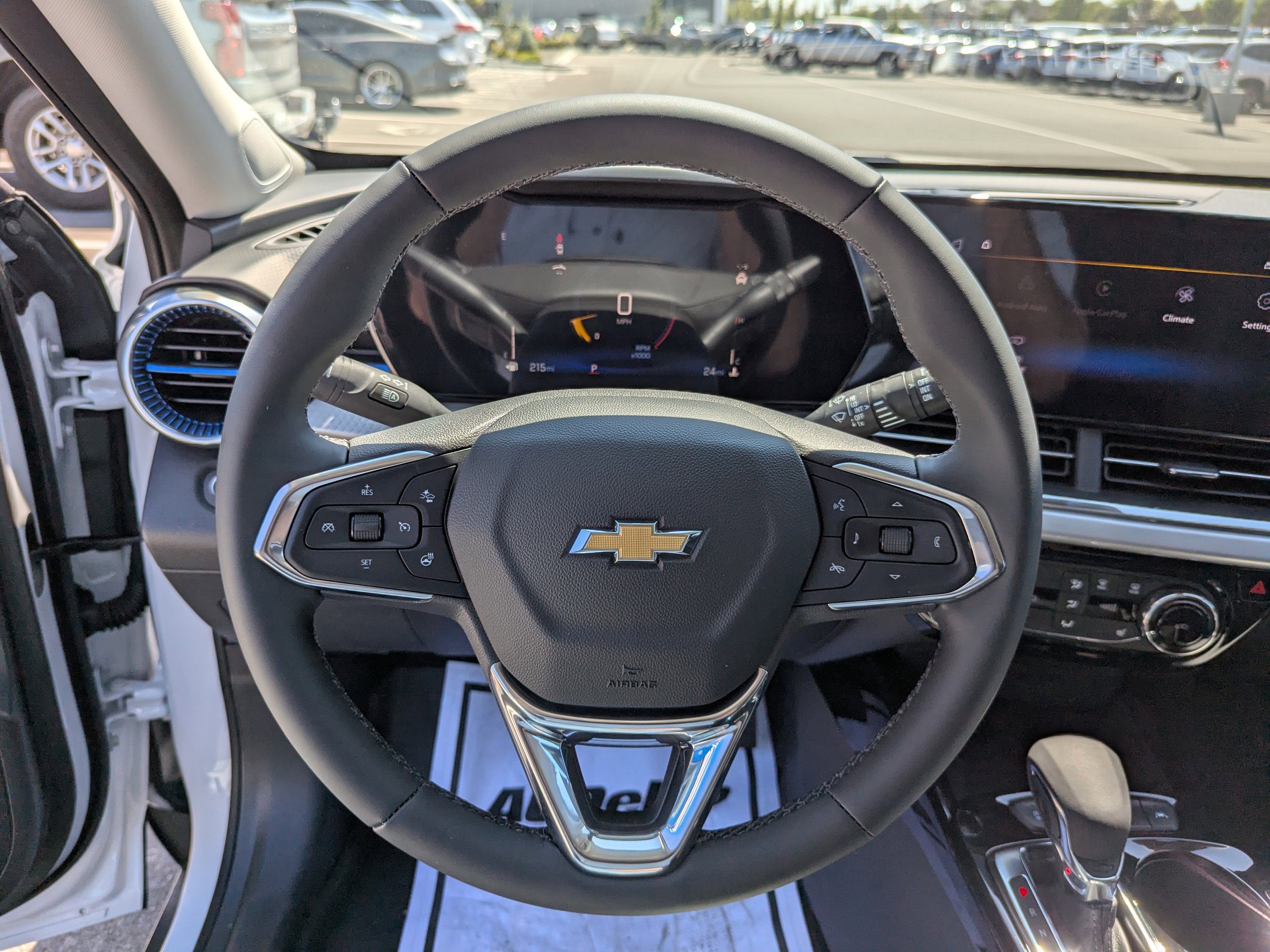 2025 Chevrolet Trax LT photo 13