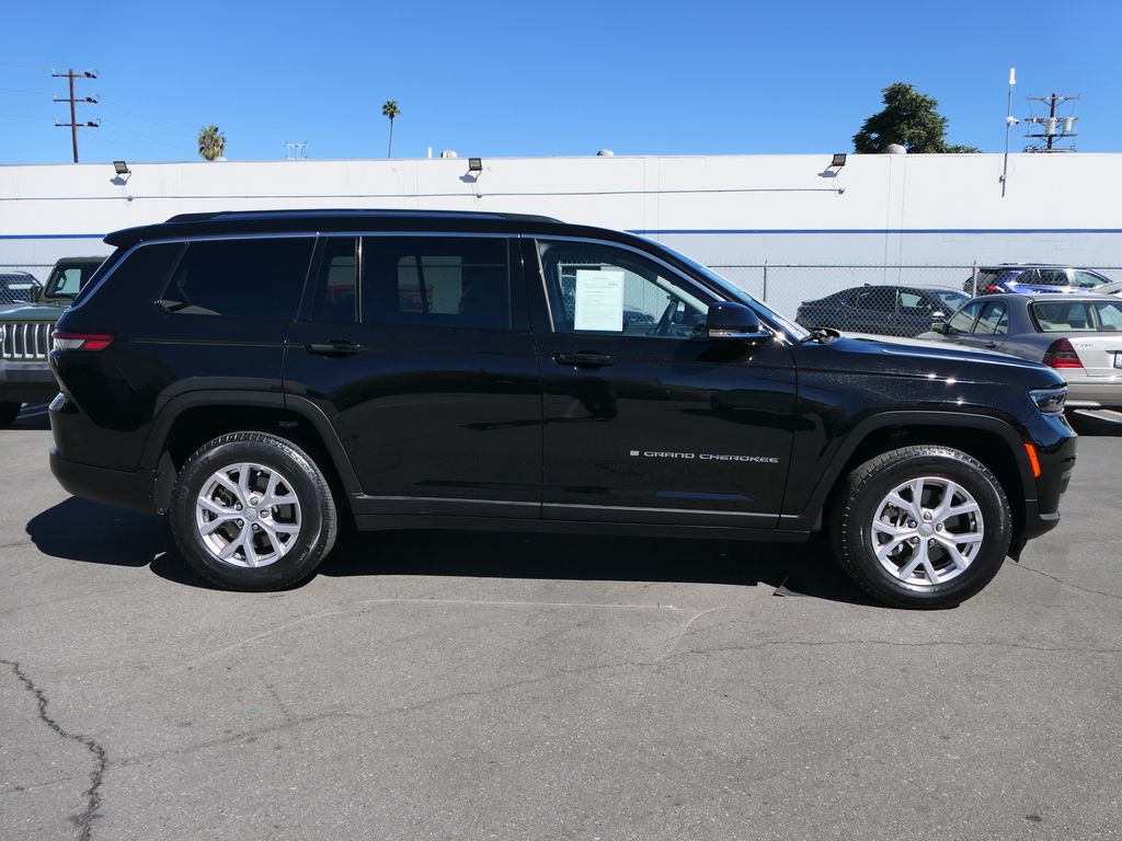 2022 Jeep Grand Cherokee Limited photo 2
