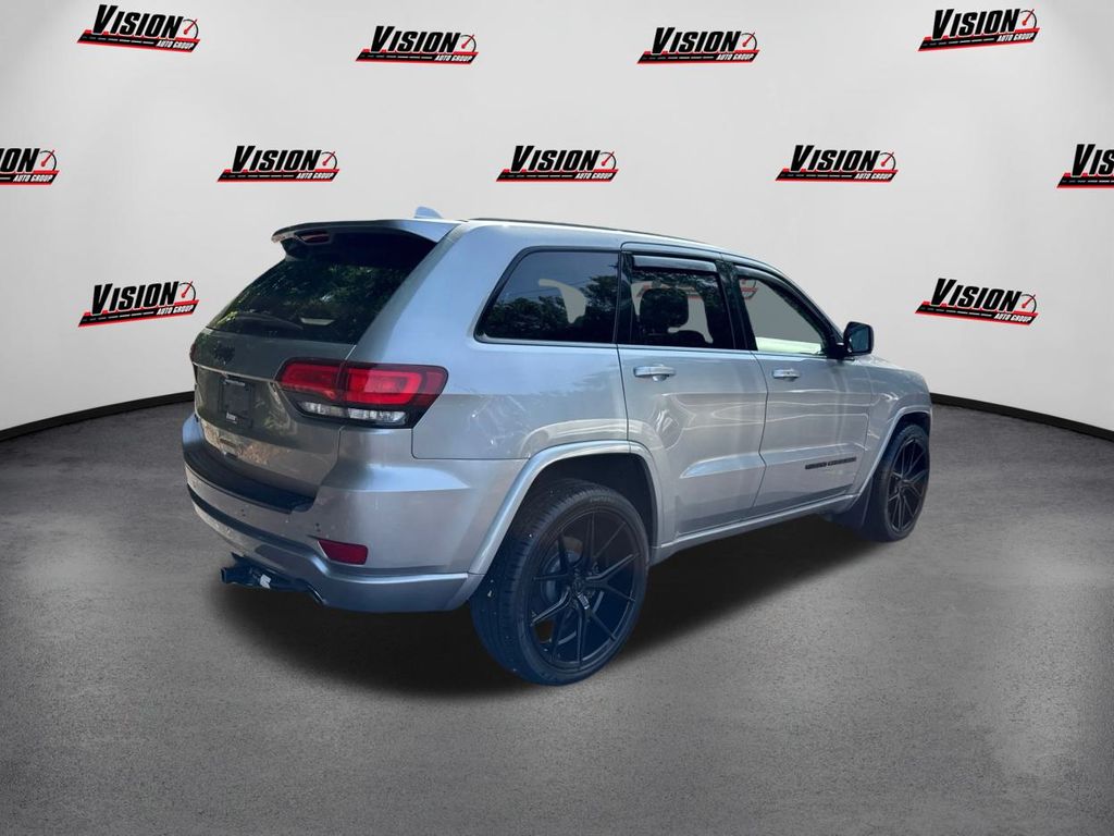 2020 Jeep Grand Cherokee Altitude photo 3
