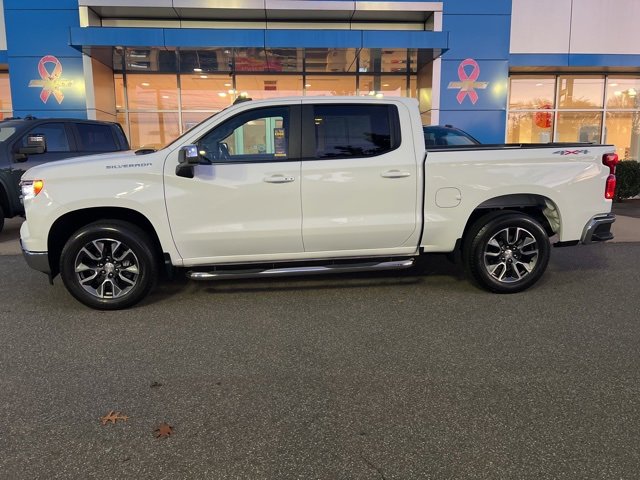 2022 Chevrolet Silverado 1500 LT photo 2