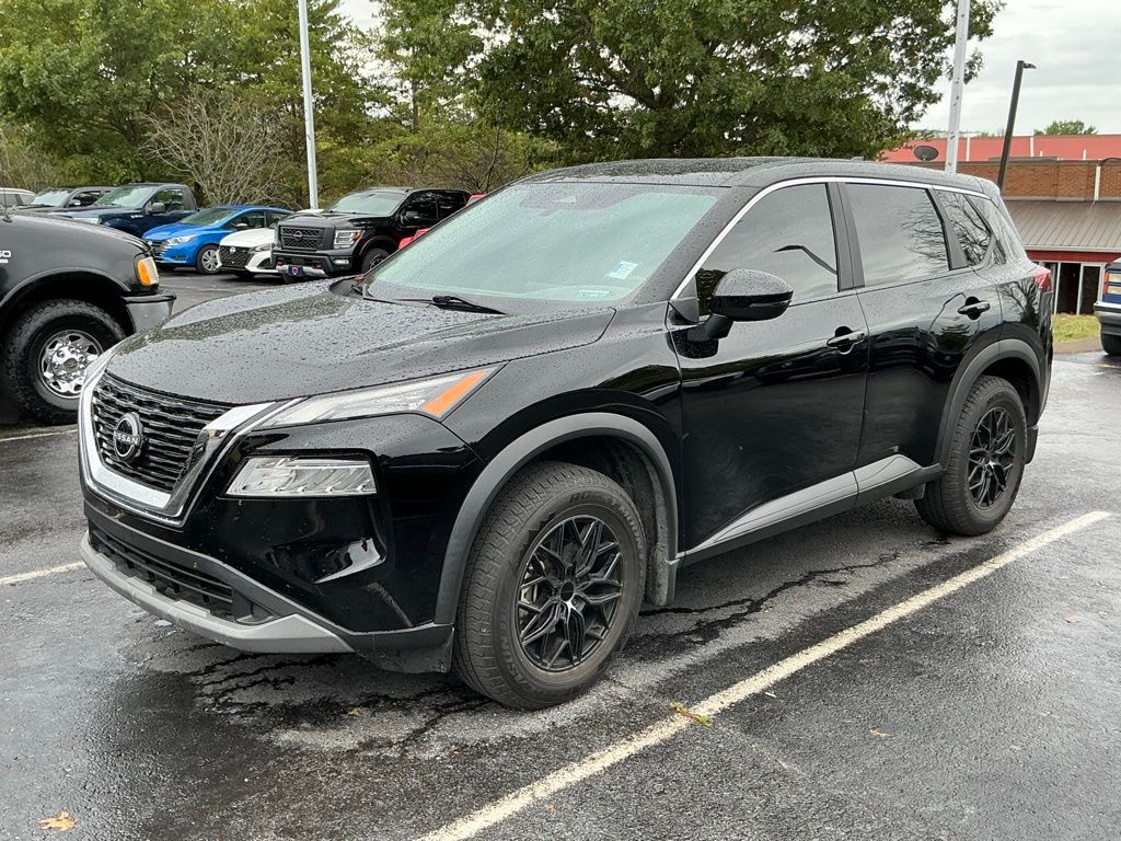 2023 Nissan Rogue SV photo 2
