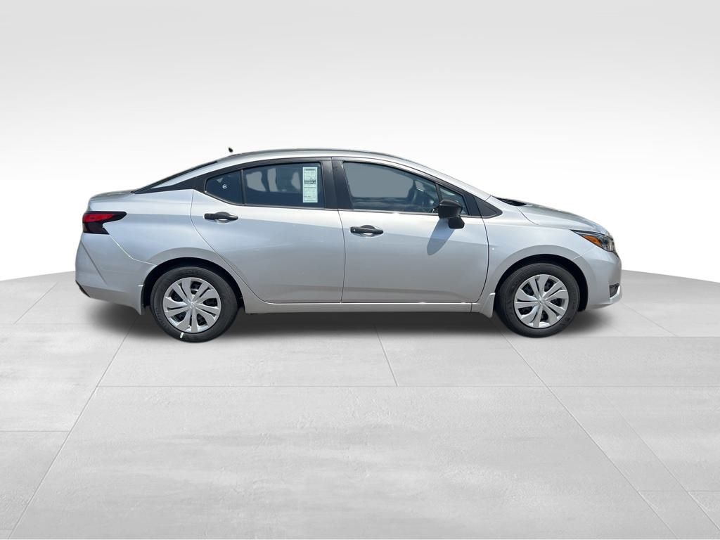 2025 Nissan Versa S photo 4
