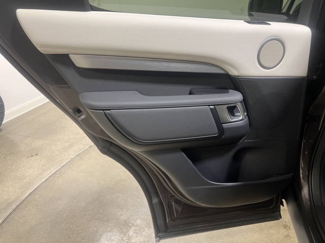 2025 Land Rover Discovery SE photo 19