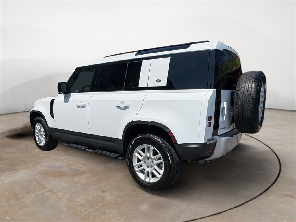 2024 Land Rover Defender 110 S photo 2