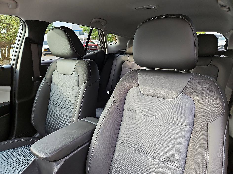 2025 Chevrolet Trax LT photo 13