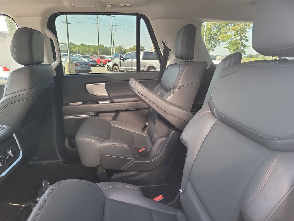2025 Ford Expedition photo 24