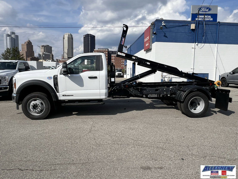 2025 Ford F-600 photo 2