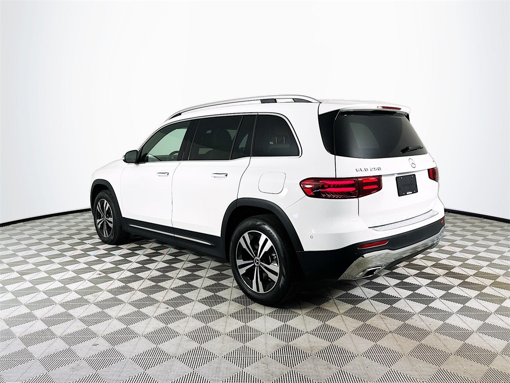 2026 Mercedes Benz GLB 250 4MATIC photo 3