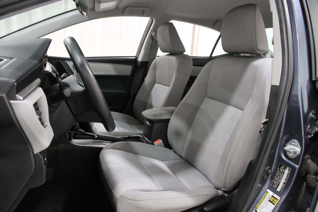 Toyota Corolla LE Sedan 2016: Sebuah Studi Kasus Kendaraan Andalan