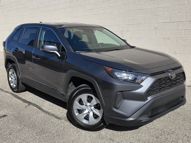 2022 Toyota RAV4 LE photo 7