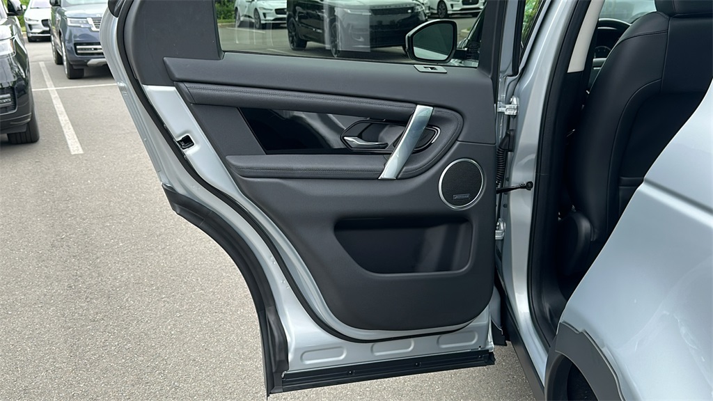 2023 Land Rover Discovery Sport SE photo 21