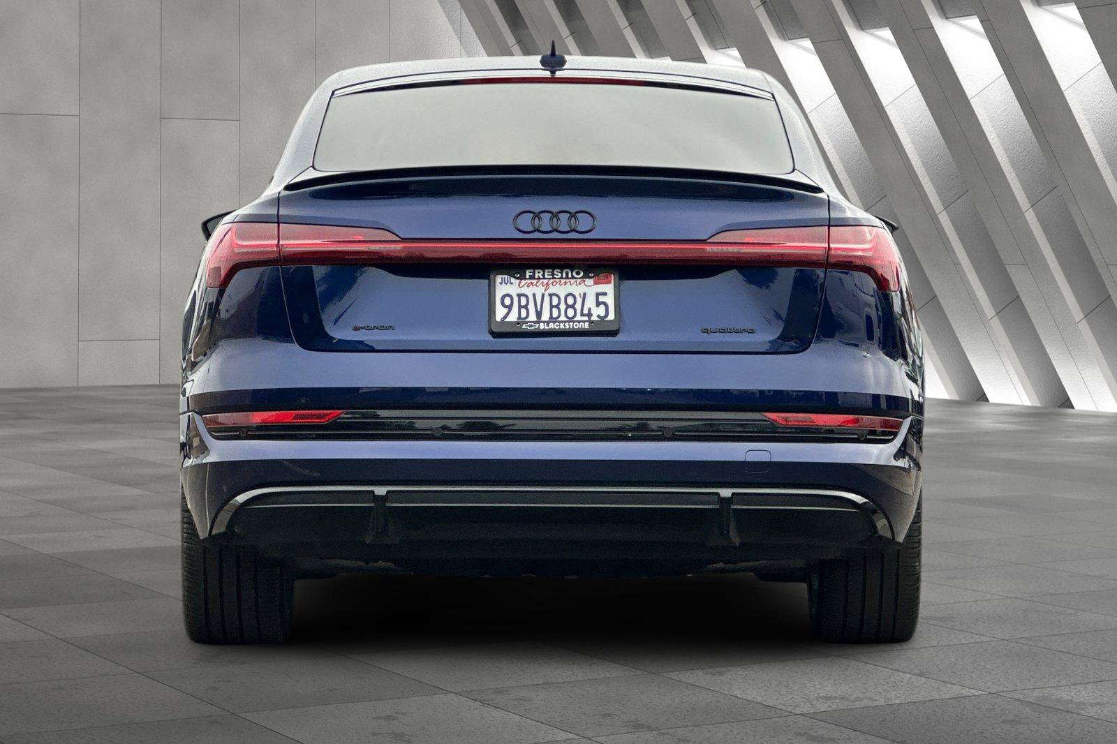 2022 Audi e-tron Sportback S line Prestige photo 3