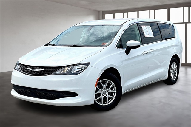 2022 Chrysler Voyager LX photo 2
