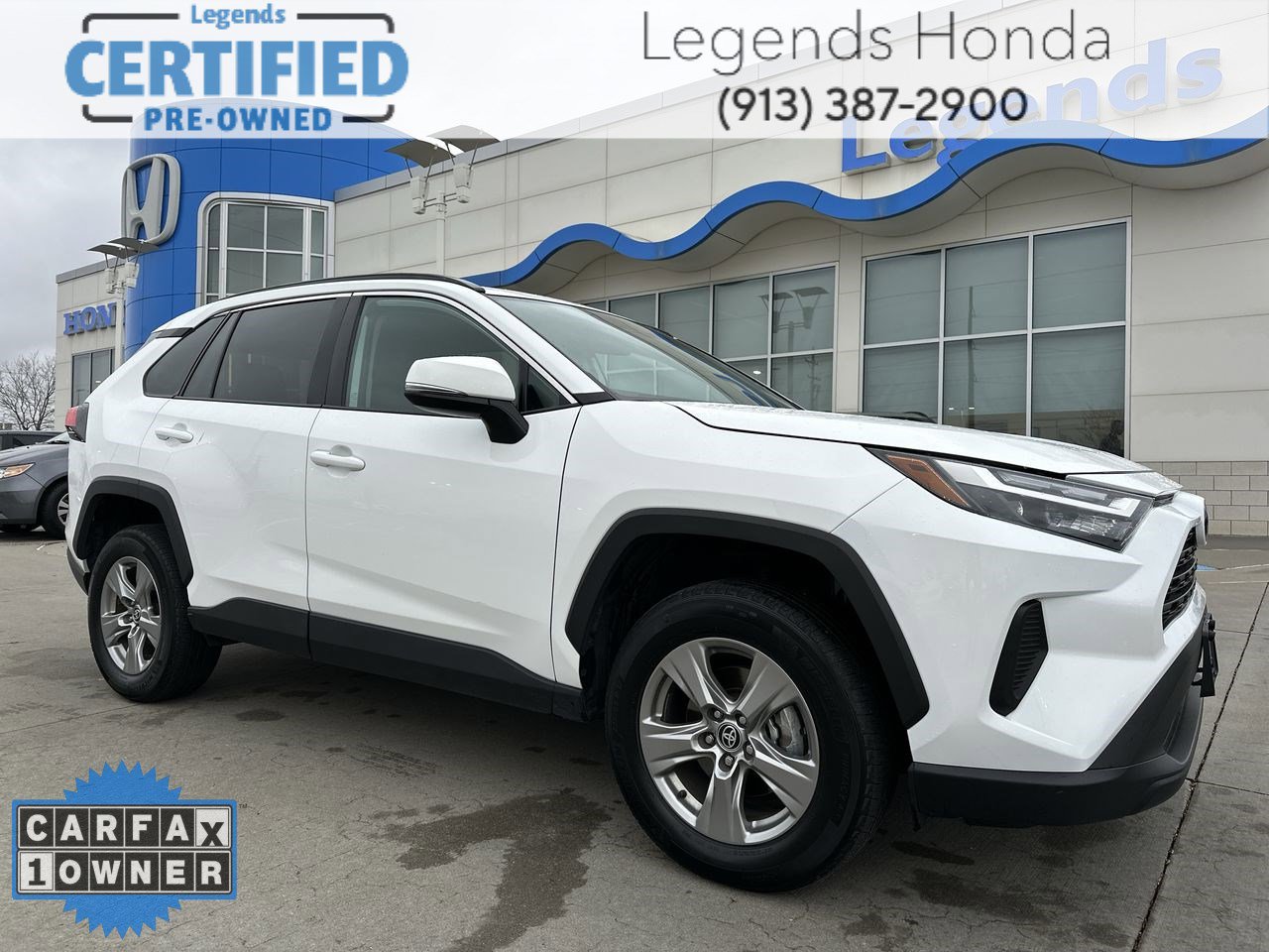 2024 Toyota RAV4 XLE's photo