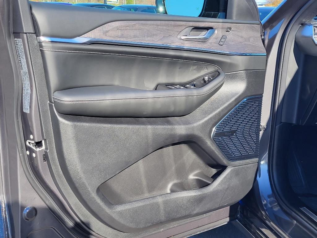 2024 Jeep Cherokee Overland photo 4