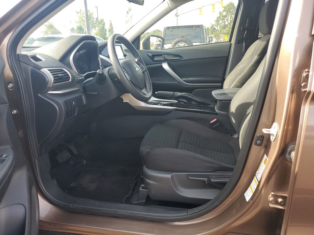 2020 Mitsubishi Eclipse Cross ES photo 5