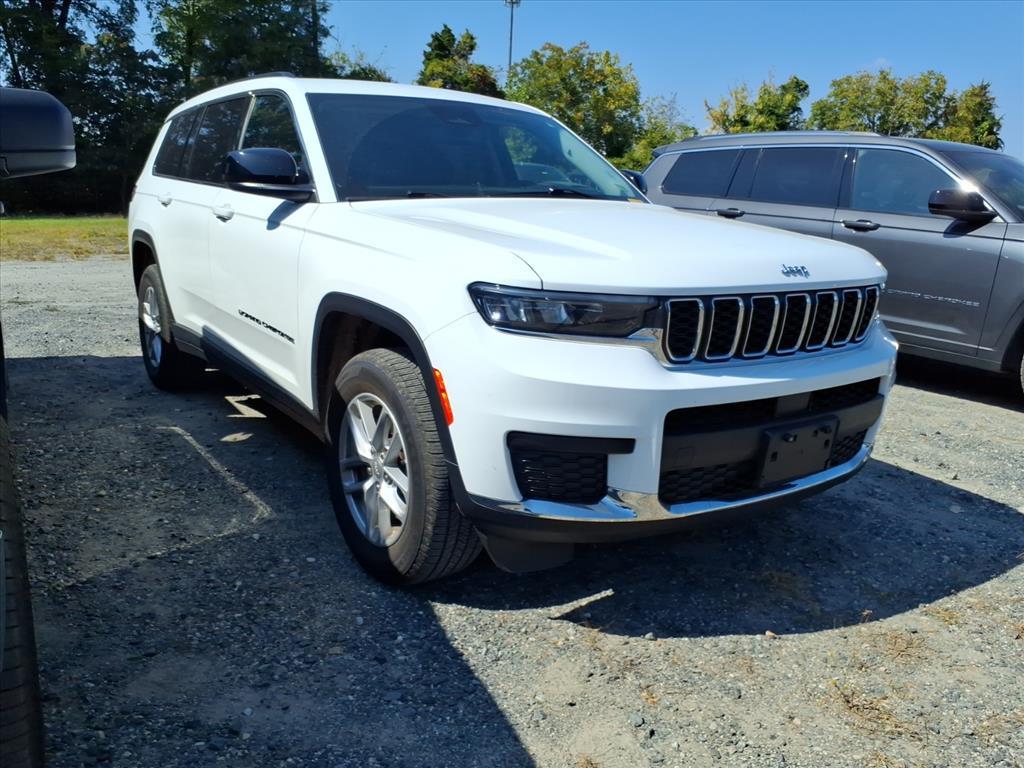 2023 Jeep Grand Cherokee Laredo photo 2