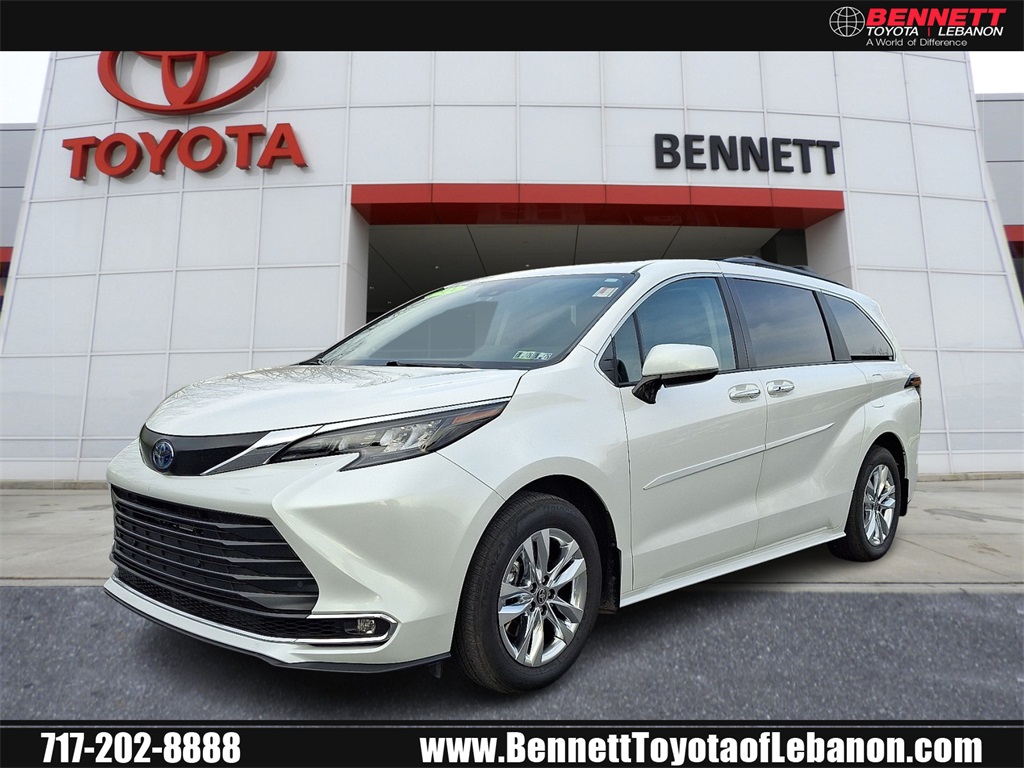 2024 Toyota Sienna XLE's photo