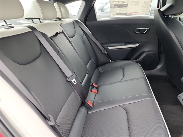 2025 Kia K4 GT-Line Turbo photo 14