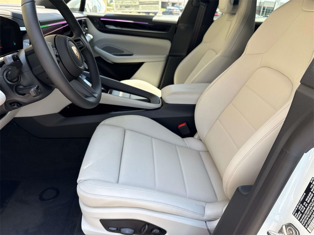 2025 Porsche Macan Electric photo 20