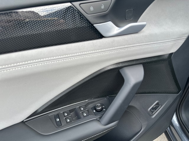 2025 Volkswagen Tiguan SE photo 16