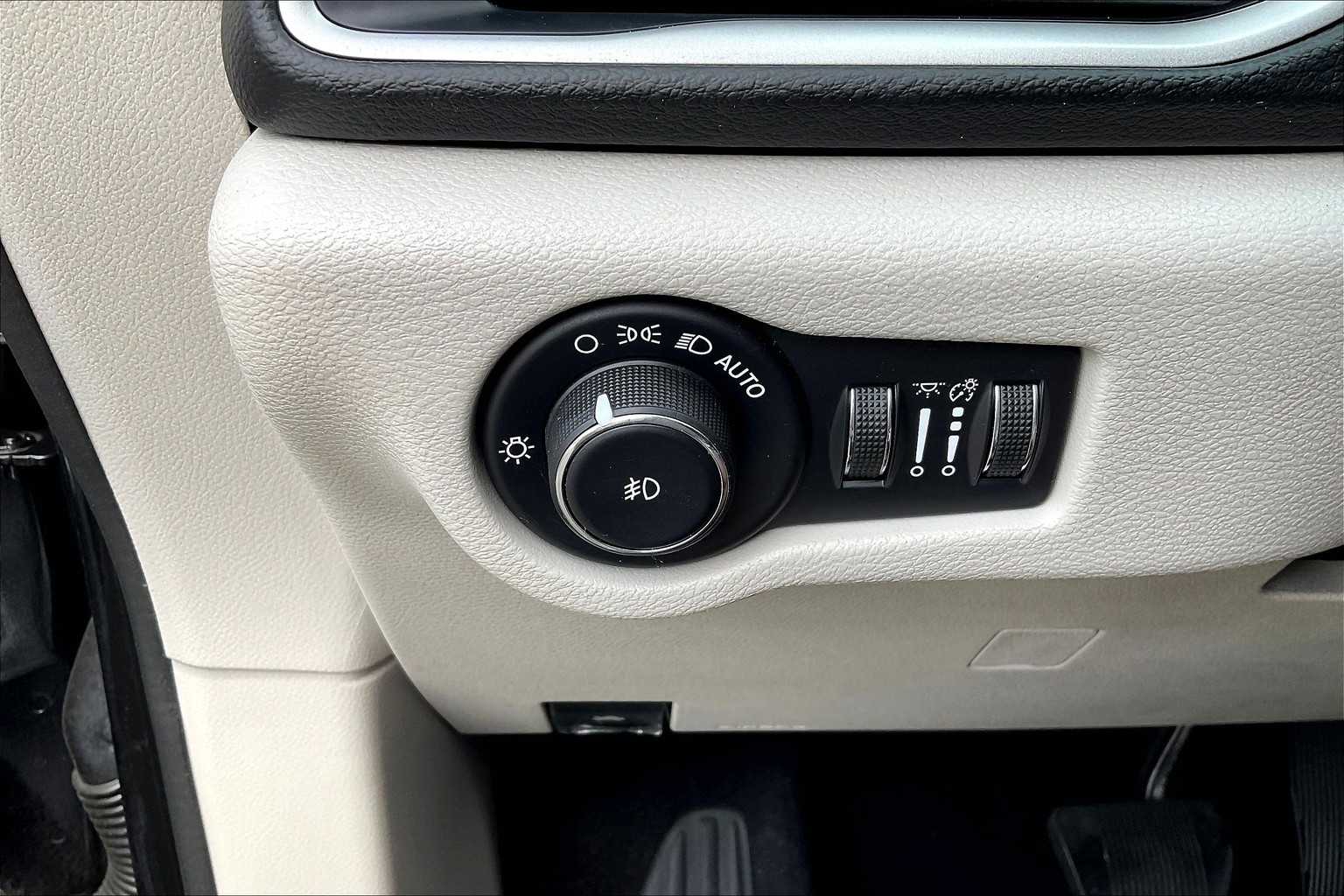 2020 Chrysler Pacifica Touring Plus photo 31