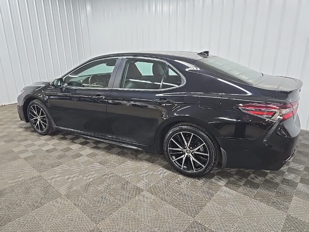 2023 Toyota Camry SE photo 3