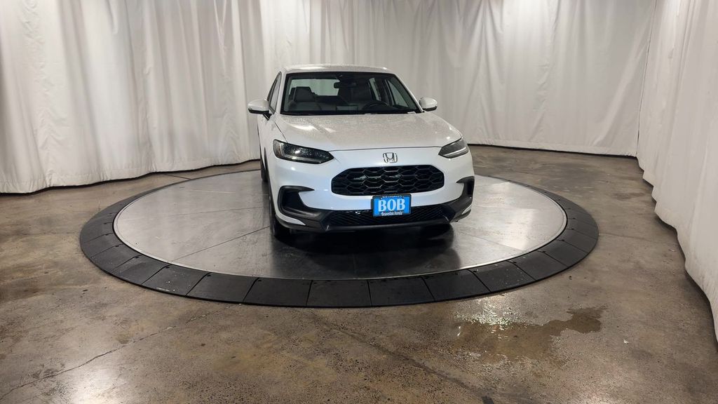 2025 Honda HR-V LX photo 2