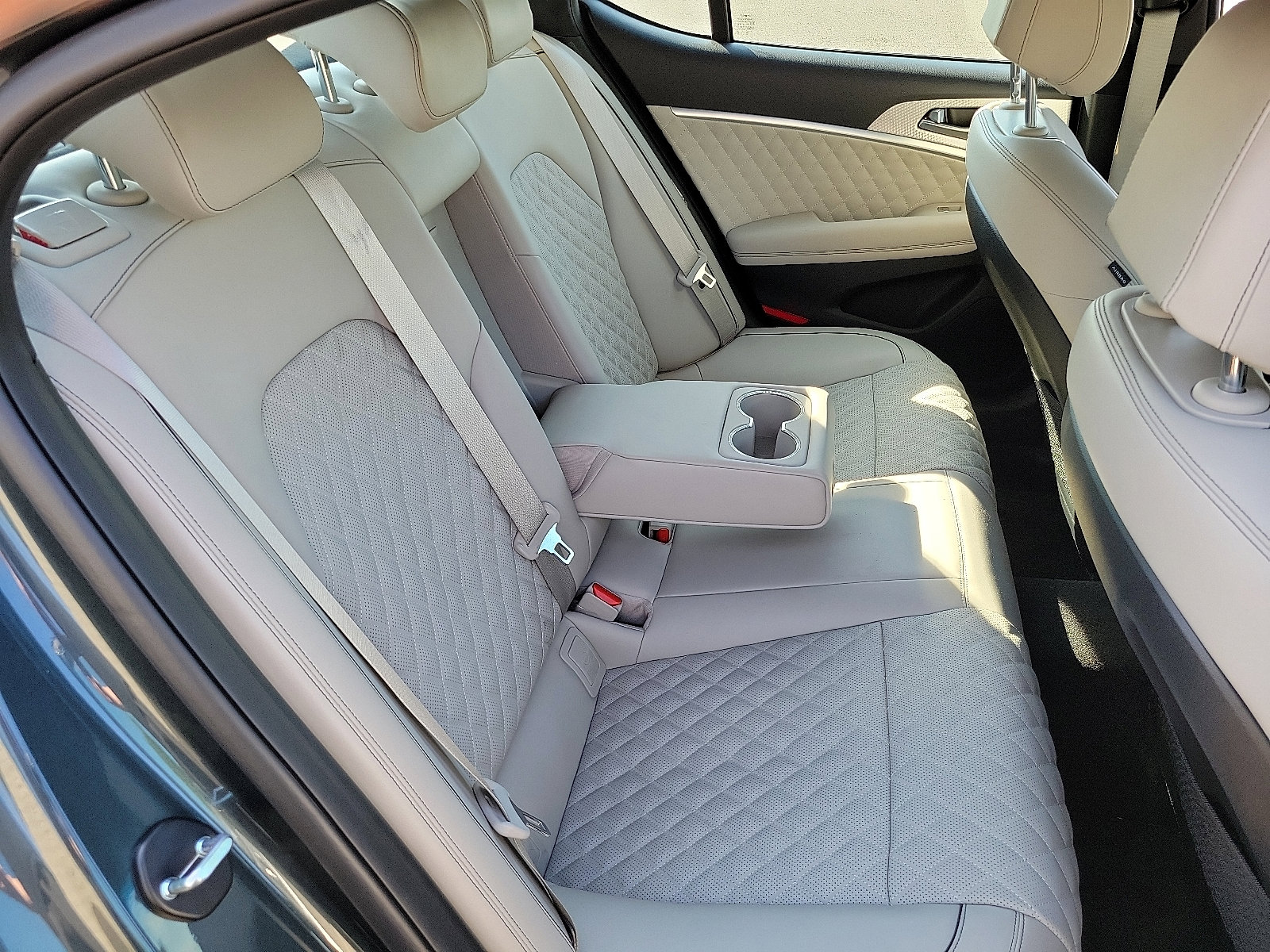 2023 Genesis G70 3.3T Sport Prestige Advanced photo 17