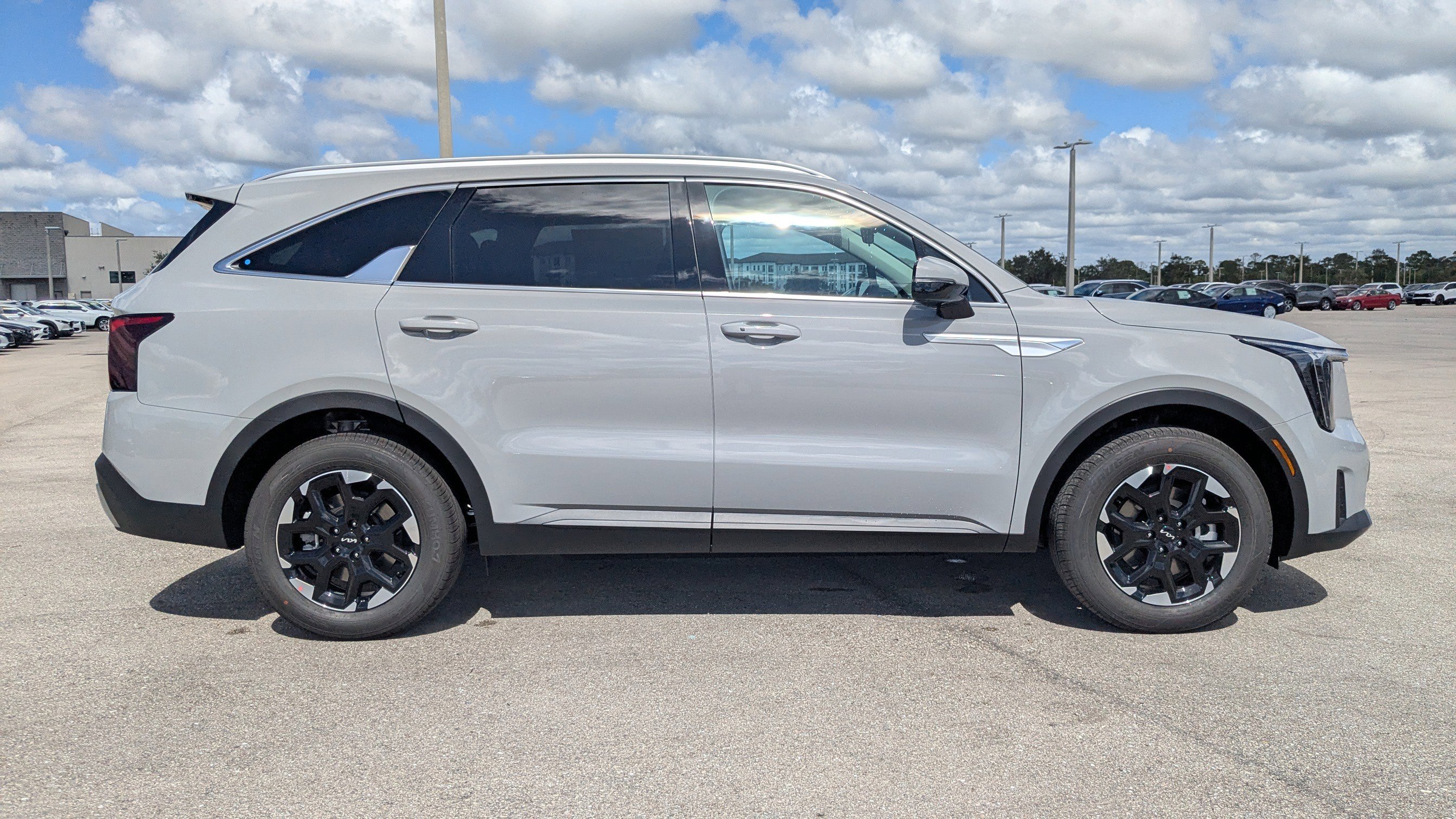 2026 Kia Sorento S photo 3