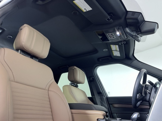 2025 Land Rover Discovery SE photo 15