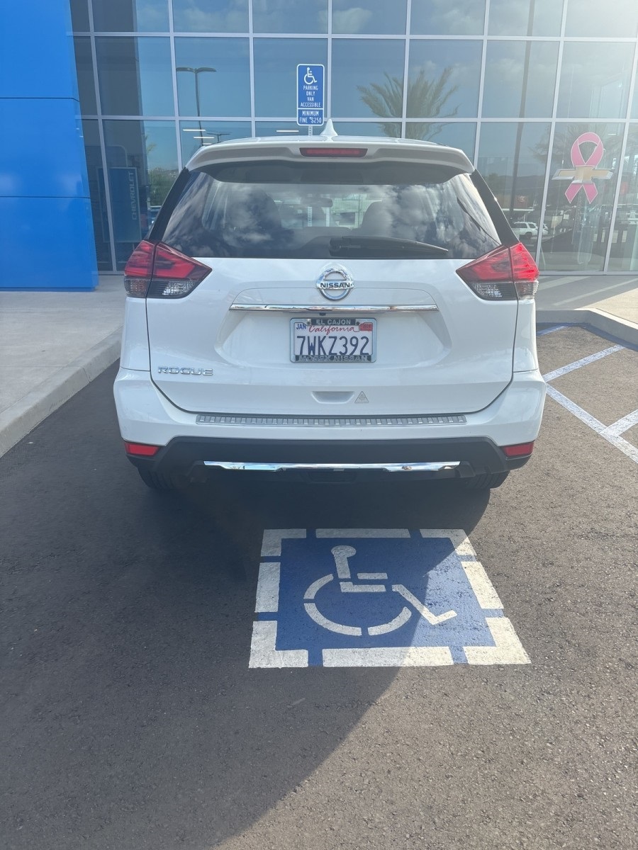 2017 Nissan Rogue S photo 2