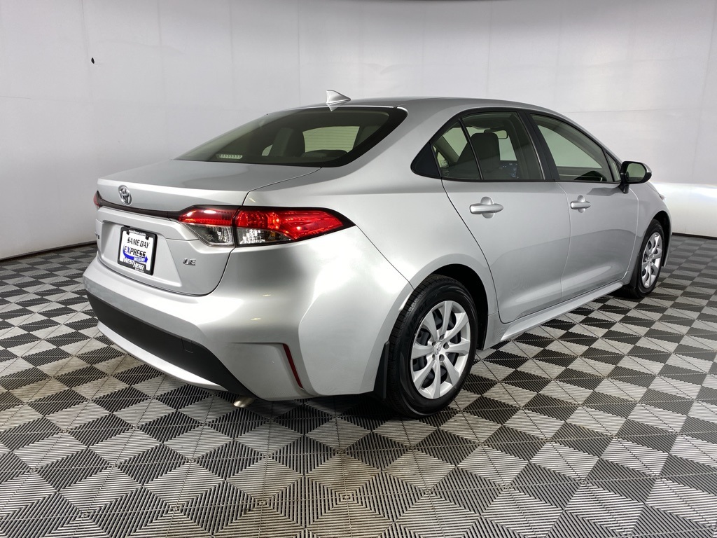 2022 Toyota Corolla LE photo 17